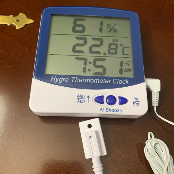 Hygro thermometer clock - Picture 3 of 5